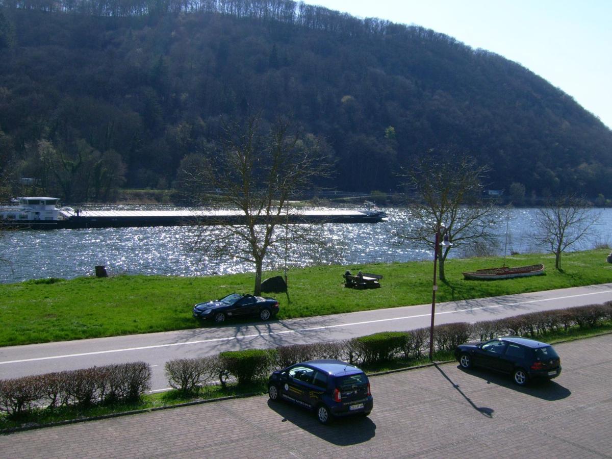 Gasthaus Zur Traube Hatzenport Exterior foto