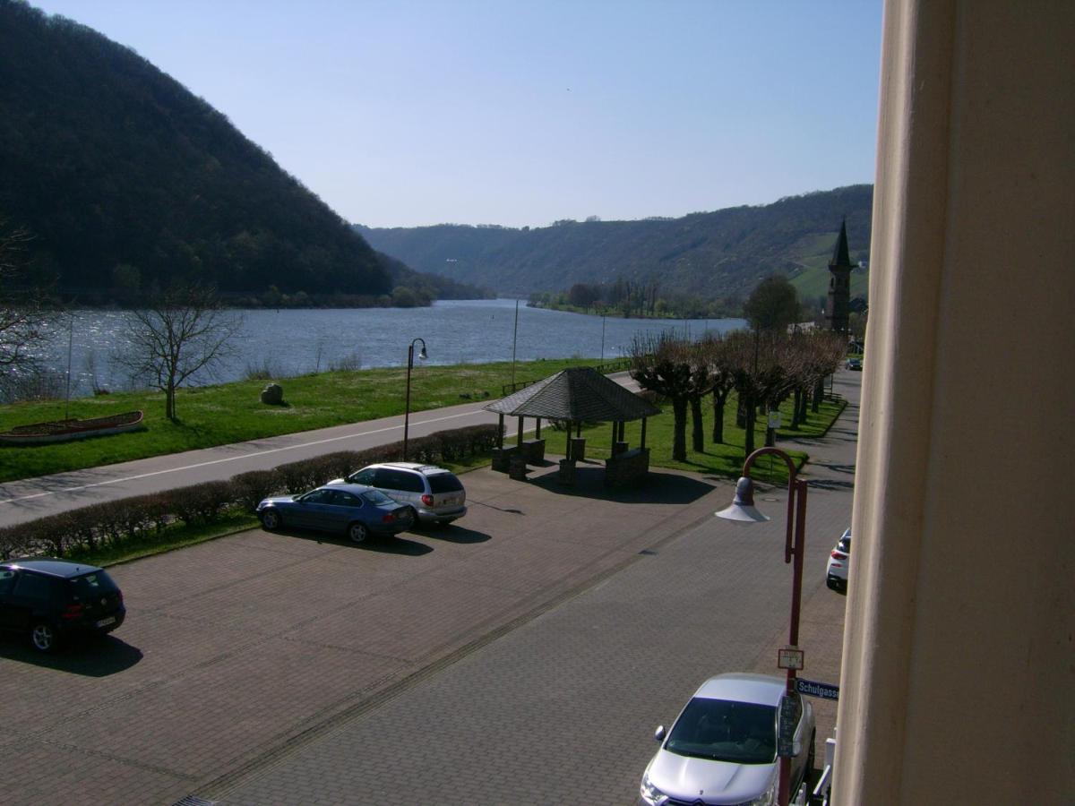 Gasthaus Zur Traube Hatzenport Exterior foto